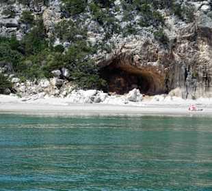 Blick auf die Cala di Luna von der Wasserseite