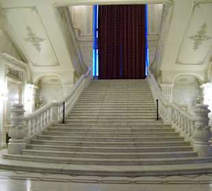 Im Parlament, die große Treppe