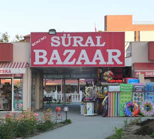 Basar vorm Hotel