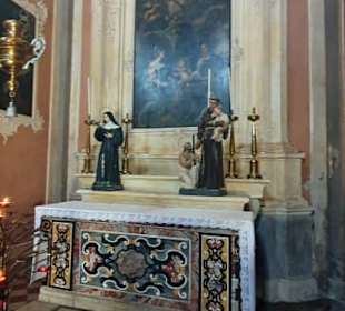 Seitenbereiche in der Kirche