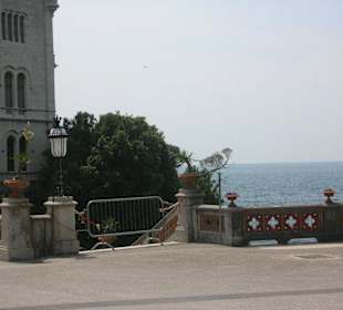 Piazza di fronte al castello