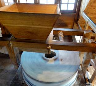 Schütte und Mühlstein