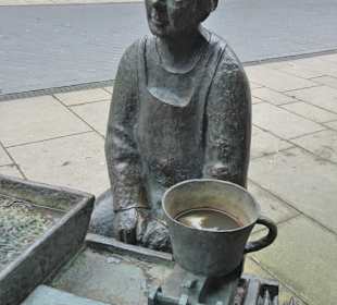 Impressionen vom Denkmal Granatfrau