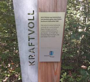 Infotafel auf dem Weg vom Parkplatz zum Turm