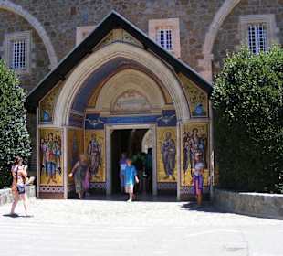 Eingang des Kloster Kykko