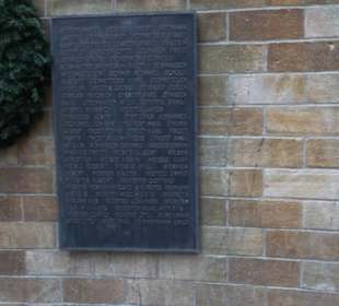 Kriegerdenkmal bei der Kirche