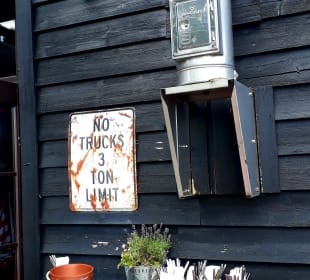 Restaurant Road Stop