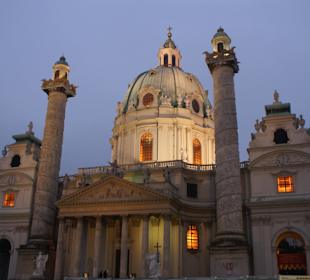 Außenansicht in der Dämmerung