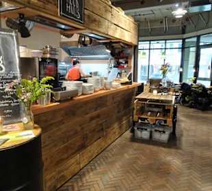 Rundgang durch die Markthalle Acht