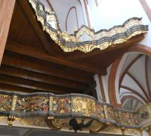 Blick zur Empore wo die 1976 zerstörte Orgel fehlt