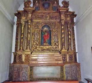Seitenaltar in den Kapellen des Langschiffes