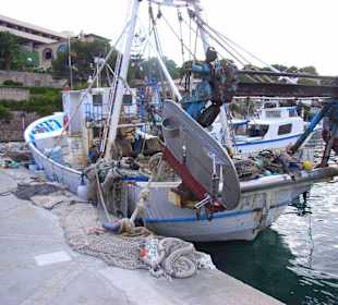 Fischerboot im Hafen