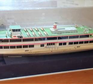 Schiffsmodelle im Brückenturm-Museum