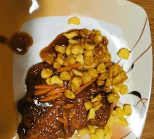 Schnitzel, Spätzle und Soße 9,90
