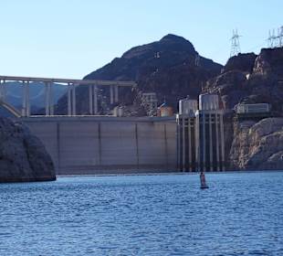 Man kommt nah an der Hoover Damm ran