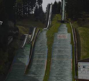 Mit Blick auf die Sprungschanzen