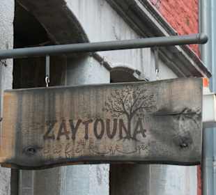 Zum Abendessen beim Café Zaytouna