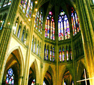 Die Kathedrale ist bekannt für ihre Bleiglasfenste