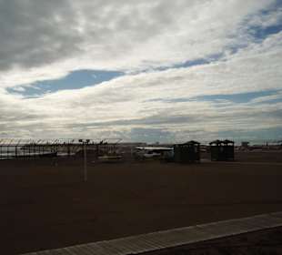 Kleiner "Halk Plaji", mit Blick zum Hafen
