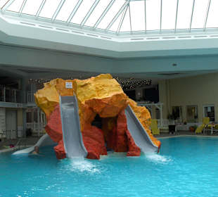 Główny basen i mni zjeżdżalnia