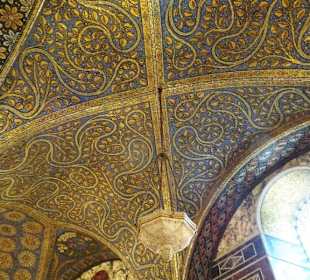 Das Mosaik des Oktogons im Aachener Dom