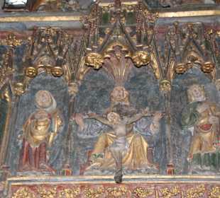 Heiligenstatuen am Tabernakel