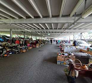 Trödelmarkt im Uni-Parkhaus in Saarbrücken