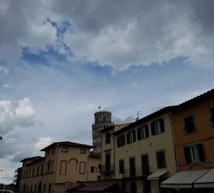 Blick auf den schiefen Turm 