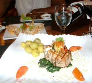 Tuna-Steak mit Spinat