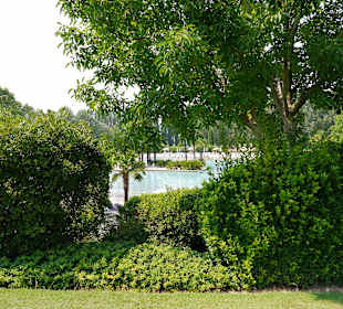 Blick aufs Strandbecken