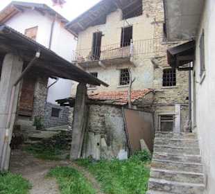 Der wunderschöne Bergort Stazzona