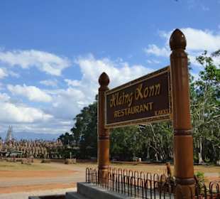 Gegenüber vom Pagodenfeld kann man lecker essen