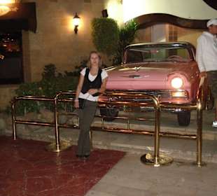 Hard rock cafe