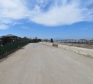 Spaziergang am Strand entlang. Nachbarstrand