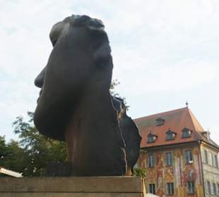 Die Skulptur „Centurione I“ auf der Unteren Brücke