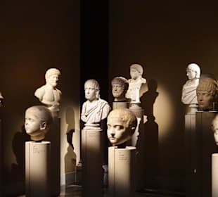 Sammlung von Marmorköpfen