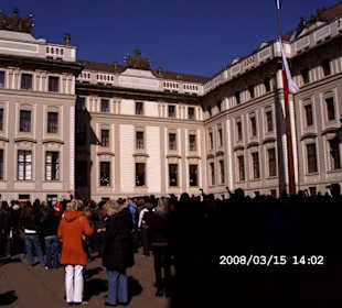 Paralemtsgebäude in der Burganlage