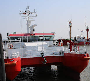 Im Hintergrund das Feuerschiff