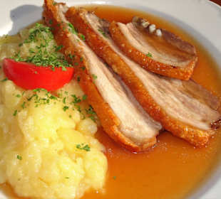 Krustenbraten im Gasthof Zur schönen Aussicht