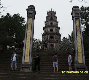 Aufgang zur Thien Mu Pagode