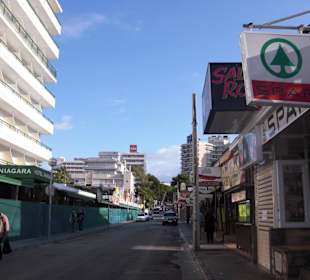 Die Schinkenstraße - links im Hintergrund das Riu