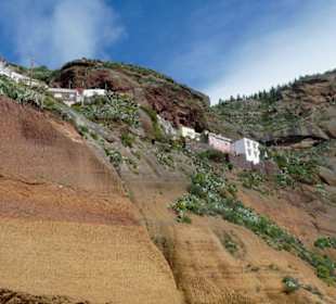 Höhlenwohnungen auch oben am Berg