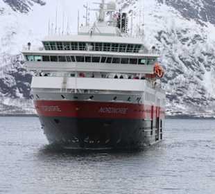 Unser Schiff zu den Lofoten