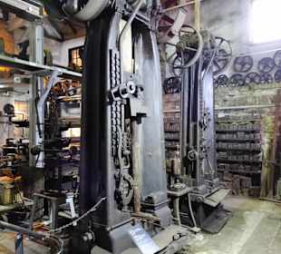 Rundgang durch die Hallen der Gesenkschmiede