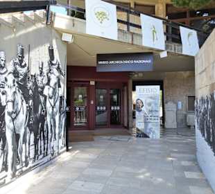 Eingang zum Museo Archeologico Nazionale