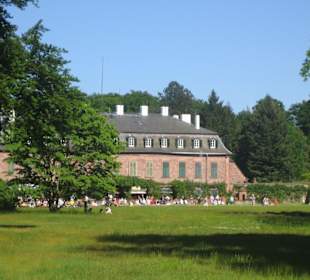 Das Schloss Wolfsgarten.