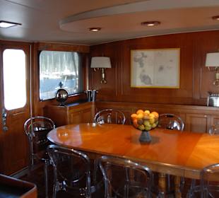 If you want to enjoy the aircon, stay inside!