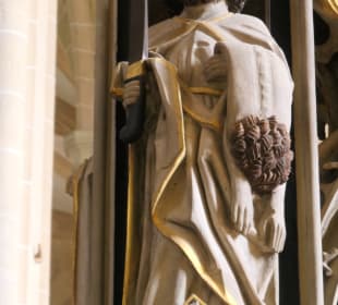 Detail am Turm vom Taufstein in der Severikirche