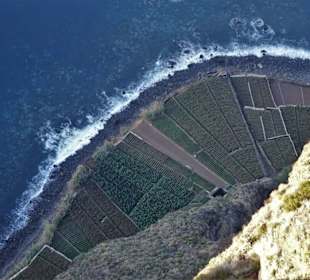 Blick in die Tiefe am Cabo Girão