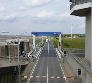 Eiderstedtrundfahrt: Am Eidersperrwerk